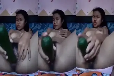 ABG Sange Berat Colmek Pakai Timun Gede Secara Liar