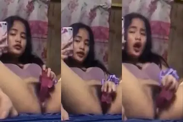 Siswi SMA Colmek Pakai Dildo Hitam Sampai Orgasme